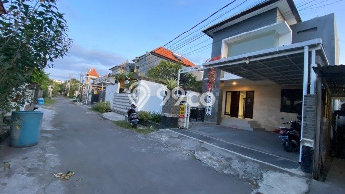 SPECIAL PRICE! Rumah Asri lokasi Renon, Luas 191m² Bangunan 151m² SPECIAL PRICE! Rumah Asri lokasi Renon, Luas 191m² Bangunan 151m²