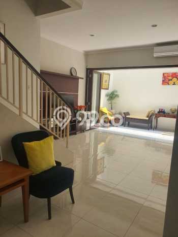 Hunian Elit LB 160m2 Siap Pakai Desain Elegan di Bintaro, Tangerang Selatan Hunian Elit LB 160m2 Siap Pakai Desain Elegan di Bintaro, Tangerang Selatan
