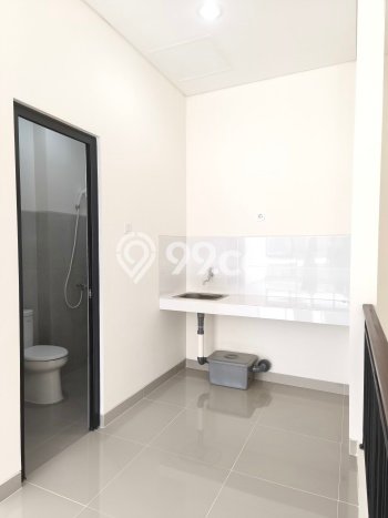 SEWA STRATEGIS! Ruko di , Luas 100m2m², Area Ramai SEWA STRATEGIS! Ruko di , Luas 100m2m², Area Ramai