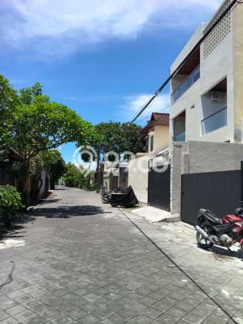 FOR SALE! Vila Kawasan , Area 100m2m², Posisi Strategis FOR SALE! Vila Kawasan , Area 100m2m², Posisi Strategis