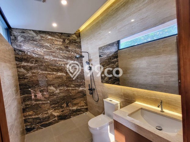 For Sale! Luxury House LT 200m2 Desain Modern di Legenda Wisata For Sale! Luxury House LT 200m2 Desain Modern di Legenda Wisata