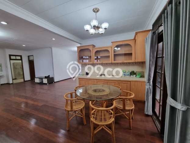 Rumah Siap Disurvey di , Surabaya, LT 300m2m² Bangunan 240m2m² Rumah Siap Disurvey di , Surabaya, LT 300m2m² Bangunan 240m2m²