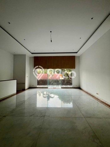 Ready to Use! Luxury House LT 374m2 Desain Elegan di Villa Meruya Ready to Use! Luxury House LT 374m2 Desain Elegan di Villa Meruya