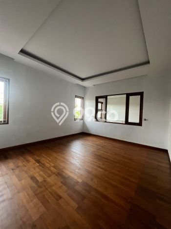 Ready to Use! Luxury House LT 374m2 Desain Elegan di Villa Meruya Ready to Use! Luxury House LT 374m2 Desain Elegan di Villa Meruya