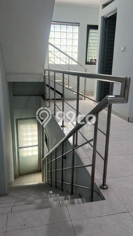 AREA BERKEMBANG! Ruko Disewakan Kawasan , Luas 168m2m², Siap Bisnis AREA BERKEMBANG! Ruko Disewakan Kawasan , Luas 168m2m², Siap Bisnis
