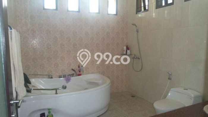 Rumah Luxury Modern Tanpa Renovasi di Diponegoro Bandung Rumah Luxury Modern Tanpa Renovasi di Diponegoro Bandung