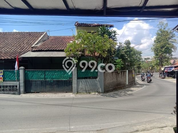 Rumah Lokasi Strategis di Arcamanik, Bandung, LT 193m² Bangunan 135m² Rumah Lokasi Strategis di Arcamanik, Bandung, LT 193m² Bangunan 135m²