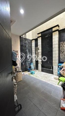 Rumah Elit Modern Tanpa Renovasi di Condet Jakarta Timur Rumah Elit Modern Tanpa Renovasi di Condet Jakarta Timur
