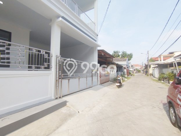 Rumah Strategis Modern Lb 250m2 di Medan Satria, Bekasi Rumah Strategis Modern Lb 250m2 di Medan Satria, Bekasi