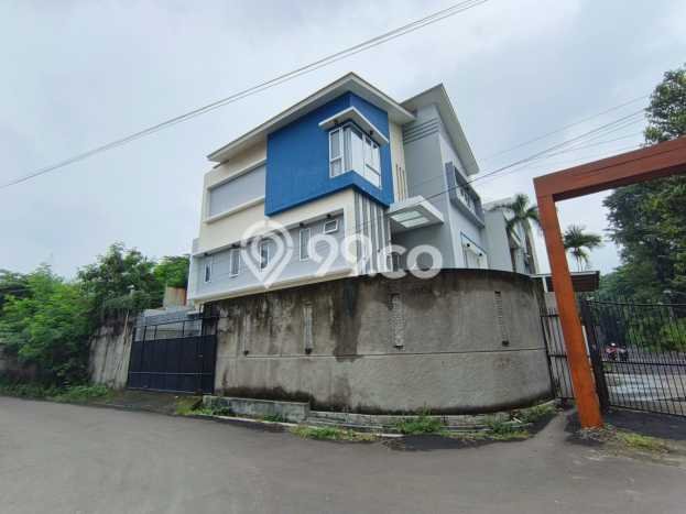 Rumah Elit LB 400m2 Siap Pakai Desain Elegan di Intercon, Jakarta Barat Rumah Elit LB 400m2 Siap Pakai Desain Elegan di Intercon, Jakarta Barat