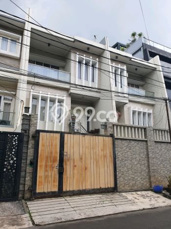 Rumah Mewah LB 300m2 Siap Huni Desain Elegan di Pluit, Jakarta Utara Rumah Mewah LB 300m2 Siap Huni Desain Elegan di Pluit, Jakarta Utara