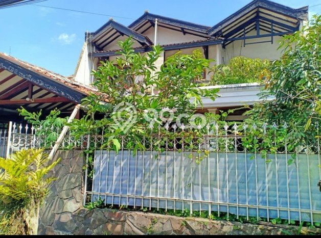 Ready to Use! Luxury House LT 238m2 Desain Elegan di Bandung Kota Ready to Use! Luxury House LT 238m2 Desain Elegan di Bandung Kota