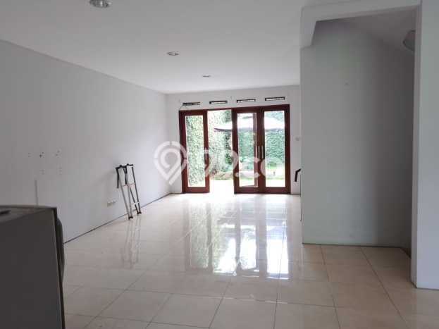 Rumah 3 KT 3 KM Semi Furnished di Pondok Hijau, Dekat Mal, Bandung Rumah 3 KT 3 KM Semi Furnished di Pondok Hijau, Dekat Mal, Bandung