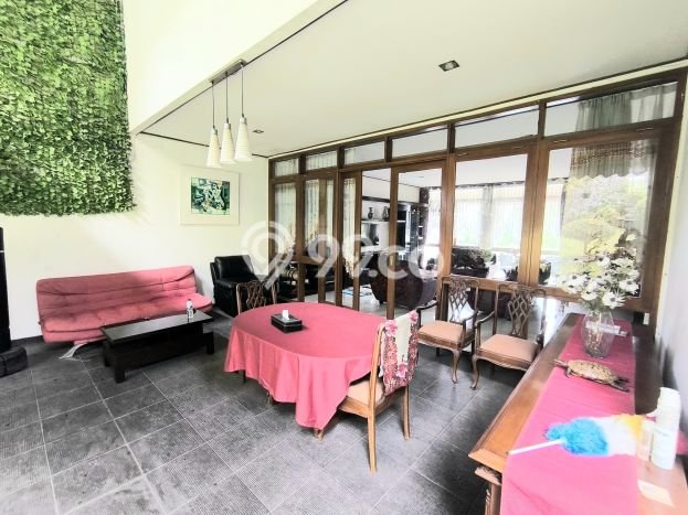 BEST DEAL! Rumah area Setra Duta, 4 KT, Akses Mudah Fasilitas Umum, Luas 530m² Bangunan 350m² BEST DEAL! Rumah area Setra Duta, 4 KT, Akses Mudah Fasilitas Umum, Luas 530m² Bangunan 350m²