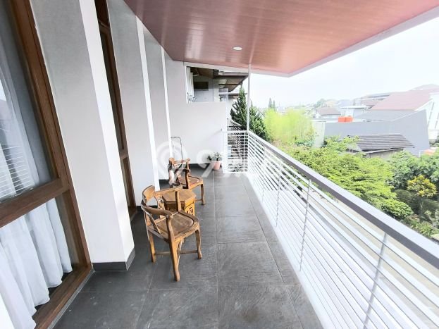 BEST DEAL! Rumah area Setra Duta, 4 KT, Akses Mudah Fasilitas Umum, Luas 530m² Bangunan 350m² BEST DEAL! Rumah area Setra Duta, 4 KT, Akses Mudah Fasilitas Umum, Luas 530m² Bangunan 350m²