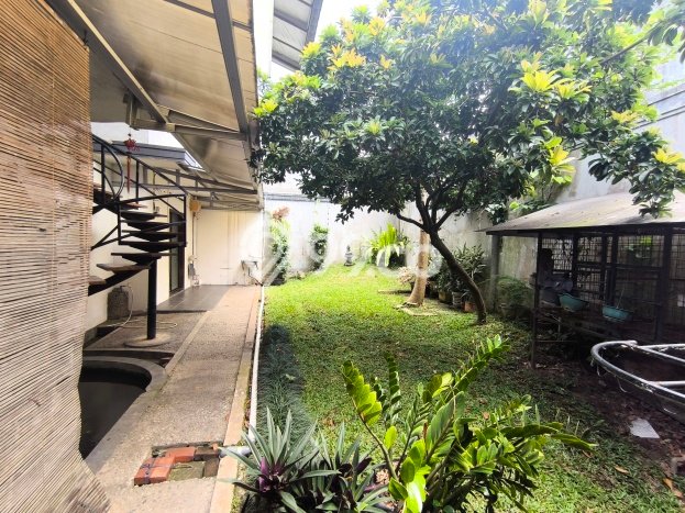 Lokasi terbaik! Rumah siap huni disewakan di Sukajadi LB 450m2 Lokasi terbaik! Rumah siap huni disewakan di Sukajadi LB 450m2