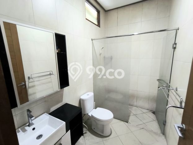 BEST DEAL! Rumah area Setra Duta, 4 KT, Akses Mudah Fasilitas Umum, Luas 530m² Bangunan 350m² BEST DEAL! Rumah area Setra Duta, 4 KT, Akses Mudah Fasilitas Umum, Luas 530m² Bangunan 350m²