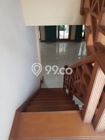 Rumah Nyaman di Sarijadi, 4 KT, Area Strategis, Luas 300m2m² Bangunan 250m2m² Rumah Nyaman di Sarijadi, 4 KT, Area Strategis, Luas 300m2m² Bangunan 250m2m²