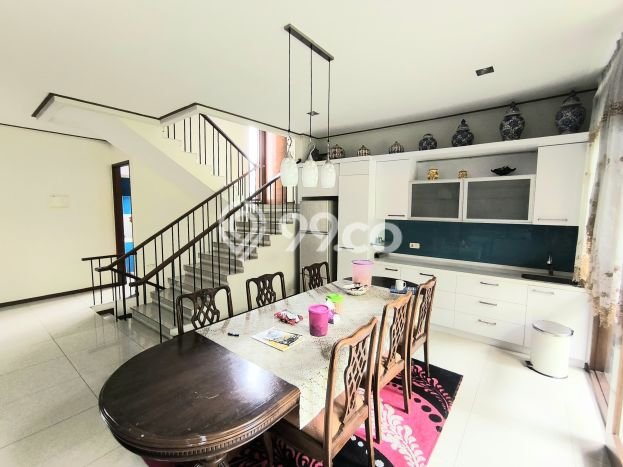 BEST DEAL! Rumah area Setra Duta, 4 KT, Akses Mudah Fasilitas Umum, Luas 530m² Bangunan 350m² BEST DEAL! Rumah area Setra Duta, 4 KT, Akses Mudah Fasilitas Umum, Luas 530m² Bangunan 350m²