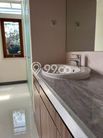 Ready to Use! Luxury House LT 219m2 Desain Modern di Setiabudi Ready to Use! Luxury House LT 219m2 Desain Modern di Setiabudi