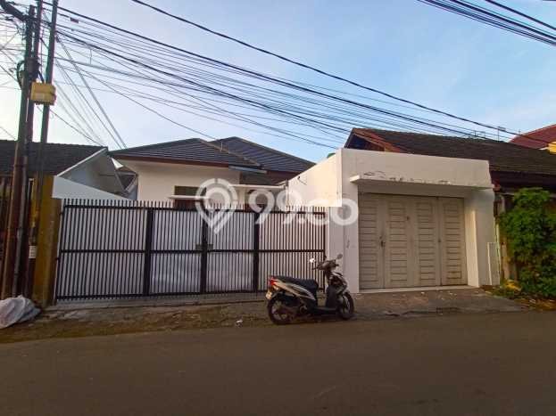 Rumah di Andir, 2 KM, Akses Mudah Pusat Kota, Luas 350m² Bangunan 300m² Rumah di Andir, 2 KM, Akses Mudah Pusat Kota, Luas 350m² Bangunan 300m²