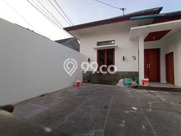 Rumah di Andir, 2 KM, Akses Mudah Pusat Kota, Luas 350m² Bangunan 300m² Rumah di Andir, 2 KM, Akses Mudah Pusat Kota, Luas 350m² Bangunan 300m²