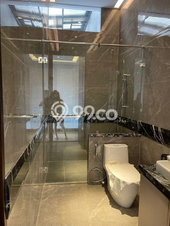 Rumah Elit LB 510m2 Siap Pakai Desain Elegan di Setra Duta, Bandung Rumah Elit LB 510m2 Siap Pakai Desain Elegan di Setra Duta, Bandung