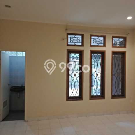 Rumah di Hegarmanah, 3 KM, Lingkungan Strategis, LT 330m² LB 270m² Rumah di Hegarmanah, 3 KM, Lingkungan Strategis, LT 330m² LB 270m²