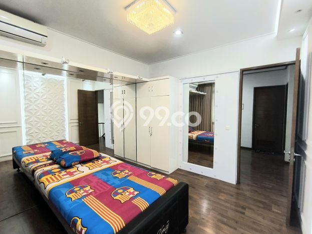 BEST DEAL! Rumah area Setra Duta, 4 KT, Akses Mudah Fasilitas Umum, Luas 530m² Bangunan 350m² BEST DEAL! Rumah area Setra Duta, 4 KT, Akses Mudah Fasilitas Umum, Luas 530m² Bangunan 350m²