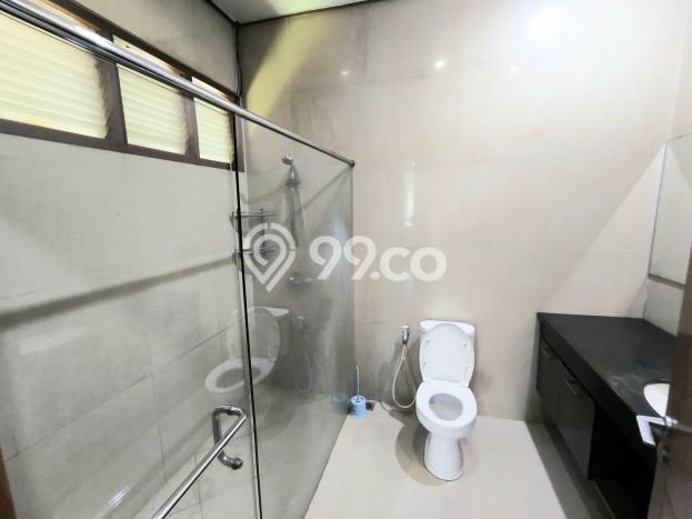 BEST DEAL! Rumah area Setra Duta, 4 KT, Akses Mudah Fasilitas Umum, Luas 530m² Bangunan 350m² BEST DEAL! Rumah area Setra Duta, 4 KT, Akses Mudah Fasilitas Umum, Luas 530m² Bangunan 350m²