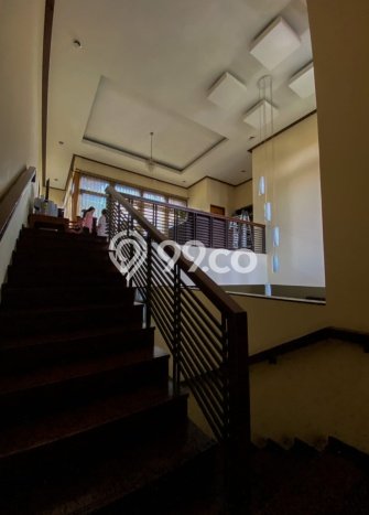 Ready to Use! Luxury House LT 402m2 Desain Elegan di Turangga Ready to Use! Luxury House LT 402m2 Desain Elegan di Turangga