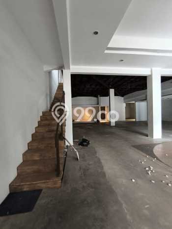 LOKASI STRATEGIS! Komersial For Rent di Surya Sumantri, Luas 666m², Area Ramai LOKASI STRATEGIS! Komersial For Rent di Surya Sumantri, Luas 666m², Area Ramai