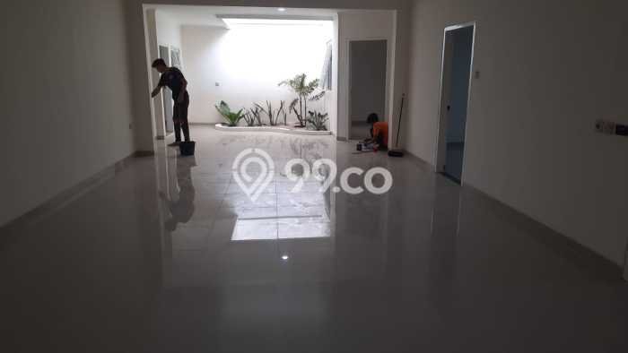 Rumah LT 372m² Semi Furnished di Cipedes, Dekat Supermarket, Bandung Rumah LT 372m² Semi Furnished di Cipedes, Dekat Supermarket, Bandung