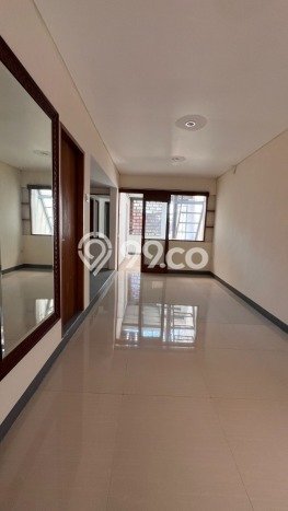 Ready to Use! Luxury House LT 219m2 Desain Modern di Setiabudi Ready to Use! Luxury House LT 219m2 Desain Modern di Setiabudi