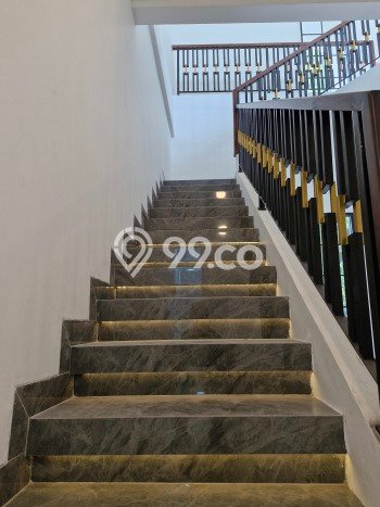 Jual Rumah Mewah Elegan Dengan View Cantik di Tomang, Jakarta Barat Jual Rumah Mewah Elegan Dengan View Cantik di Tomang, Jakarta Barat