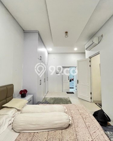 Rumah Elit Modern Siap Huni di Kota Wisata Jakarta Timur Rumah Elit Modern Siap Huni di Kota Wisata Jakarta Timur