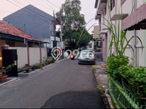 Rumah Luas Asri 2 KT Siap Pakai di Rawamangun Jakarta Timur Rumah Luas Asri 2 KT Siap Pakai di Rawamangun Jakarta Timur