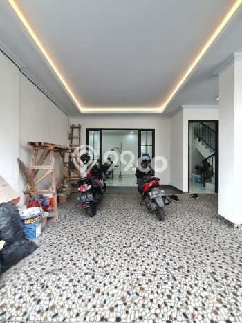 Rumah Strategis 3 KT LT 71m² di Tanjung Barat, Jakarta Selatan Rumah Strategis 3 KT LT 71m² di Tanjung Barat, Jakarta Selatan