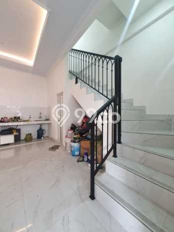 Rumah Strategis 3 KT LT 71m² di Tanjung Barat, Jakarta Selatan Rumah Strategis 3 KT LT 71m² di Tanjung Barat, Jakarta Selatan