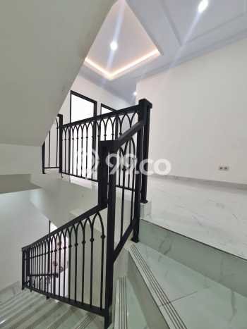 Rumah Strategis 3 KT LT 71m² di Tanjung Barat, Jakarta Selatan Rumah Strategis 3 KT LT 71m² di Tanjung Barat, Jakarta Selatan