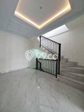 Rumah Strategis 3 KT LT 71m² di Tanjung Barat, Jakarta Selatan Rumah Strategis 3 KT LT 71m² di Tanjung Barat, Jakarta Selatan