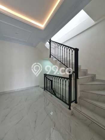 Rumah Strategis 3 KT LT 71m² di Tanjung Barat, Jakarta Selatan Rumah Strategis 3 KT LT 71m² di Tanjung Barat, Jakarta Selatan