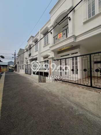 For Sale Rumah 4 Kamar Lokasi Ideal Nyaman dan Strategis di Jagakarsa For Sale Rumah 4 Kamar Lokasi Ideal Nyaman dan Strategis di Jagakarsa