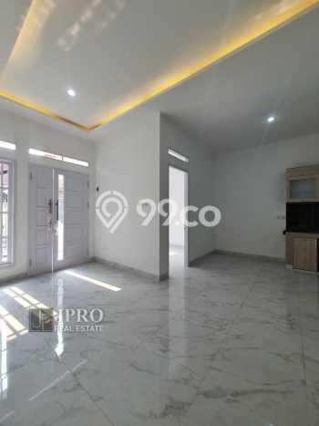 For Sale Rumah 4 Kamar Lokasi Ideal Nyaman dan Strategis di Jagakarsa For Sale Rumah 4 Kamar Lokasi Ideal Nyaman dan Strategis di Jagakarsa