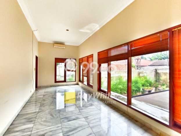 Dijual Rumah Luas Elegan Dengan View Cantik di Kemang, Jakarta Selatan Dijual Rumah Luas Elegan Dengan View Cantik di Kemang, Jakarta Selatan
