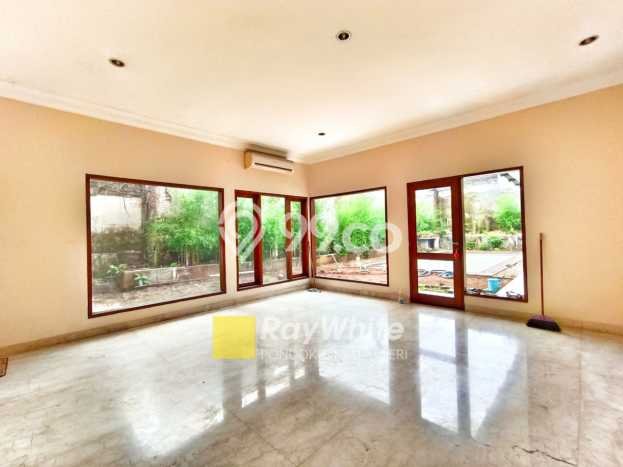 Dijual Rumah Luas Elegan Dengan View Cantik di Kemang, Jakarta Selatan Dijual Rumah Luas Elegan Dengan View Cantik di Kemang, Jakarta Selatan