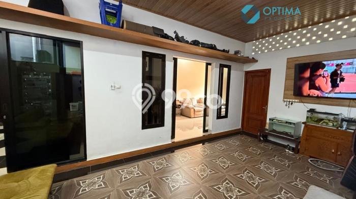 Rumah Elit Modern Tanpa Renovasi di Caturtunggal Sleman Rumah Elit Modern Tanpa Renovasi di Caturtunggal Sleman