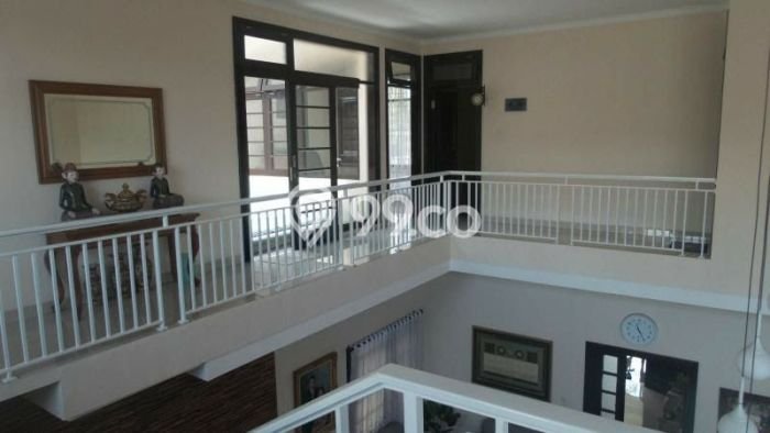 Jual Rumah Luas Megah Dengan View Eksklusif di Diponegoro, Bandung Jual Rumah Luas Megah Dengan View Eksklusif di Diponegoro, Bandung