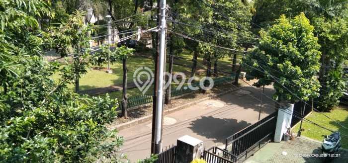Siap Huni Rumah Mewah 5 Kamar di Kebayoran Baru Dekat ke Mana Pun Siap Huni Rumah Mewah 5 Kamar di Kebayoran Baru Dekat ke Mana Pun