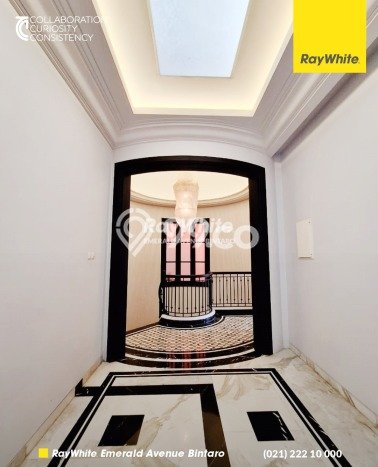 Rumah Elit Modern Tanpa Renovasi di Pondok Indah Jakarta Selatan Rumah Elit Modern Tanpa Renovasi di Pondok Indah Jakarta Selatan